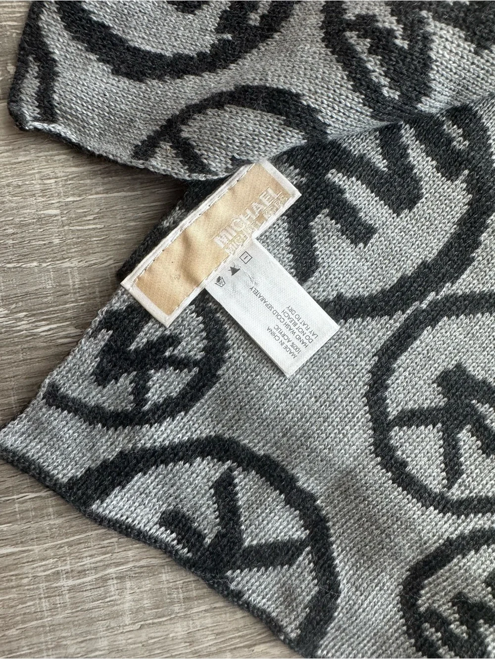 MICHAEL Michael Kors Gray & Black Logo Knit Scarf